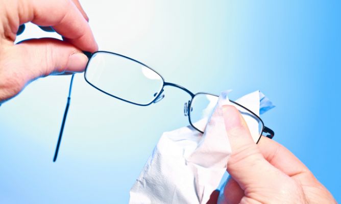 ¿Cómo limpiar bien tus gafas?